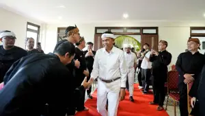 Gubernur Jabar Dedi Mulyadi saat menghadiri diskusi Kecagarbudayaan bertajuk “Prasasti Batu Tulis dan Makuta Binokasih Sanghyang Pake” di Museum Pajajaran, Kota Bogor, Kamis (14/5/2026). (Sumber Foto: Biro Adpim Pemprov Jabar)