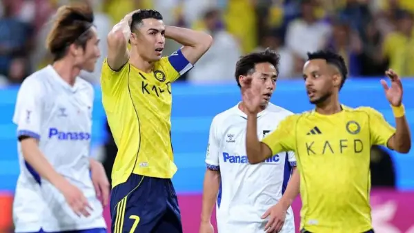 Reaksi Cristiano Ronaldo setelah gagal memanfaatkan peluang menjadi gol. (Sumber: web/espn.com)