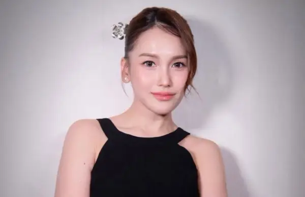 Ayu Ting Ting Buka Suara soal Sosok Pria yang Bersamanya di Bioskop (Sumber : instagram/@ayutingting92)
