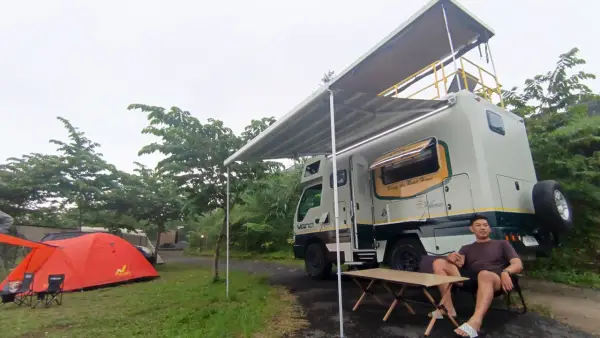 Mobil campervan siap keliling pesisir pantai selatan Sukabumi. (Sumber: Istimewa)