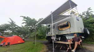 Mobil campervan siap keliling pesisir pantai selatan Sukabumi. (Sumber: Istimewa)