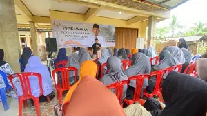 Anggota DPRD Provinsi Jawa Barat, Yusuf Maulana saat berdiskusi bersama warga Desa Sirnasari, Kecamatan Surade, Kabupaten Sukabumi. (Sumber : Istimewa.)