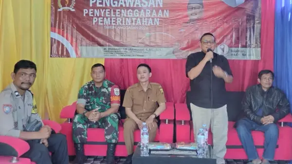 Anggota DPRD Jawa Barat Muhammad Jaenudin saat pengawasan penyelenggaraan pemerintahan di Desa Balekambang, Nagrak, Kabupaten Sukabumi | Foto : dok. tim adc