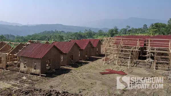 Pembangunan Hunian Tetap (Huntap) di Kampung Mubarakah di Cikadu, Kecamatan Palabuhanratu, Kabupaten Sukabumi | Foto : Ilyas Supendi