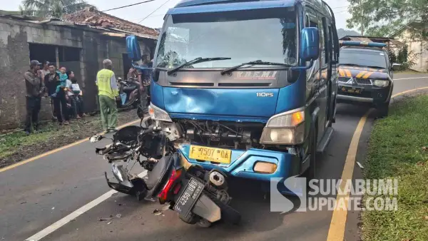 Kecelakaan adu banteng motor Honda PCX vs Elf di Purabaya Sukabumi mengakibatkan korban pemotor alami luka serius. (Sumber Foto: Dok. Polsek Purabaya)