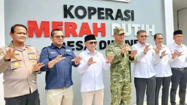 Wagub Jabar Erwan Setiawan (ketiga dari kanan) saat menghadiri Peresmian gedung Koperasi Merah Putih di Desa Cilame KBB. (Sumber Foto: Istimewa)