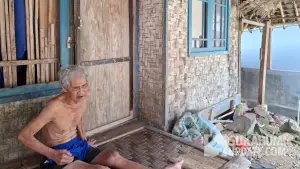 Alul lansia warga Kampung Ciwaru RT 07/11, Desa Buniwangi, Kecamatan Surade, Kabupaten Sukabumi (Sumber : sukabumiupdate)