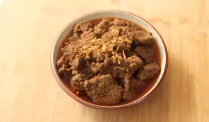 Resep Rendang Daging Bumbu Jawa, Gurih Pedas yang Cocok Jadi Hidangan Idul Adha (Sumber : Youtube | Devina Hermawan)