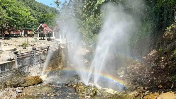 Pesona Geyser Cisolok Sukabumi. (Sumber Foto: Dok. FMIPA UI)