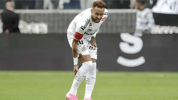 Neymar mengalami cedera otot saat membela Santos FC (Sumber: web/espn.com)