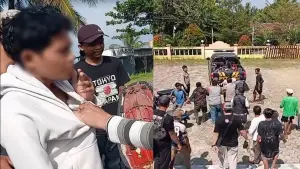 Seorang pemuda diamankan warga usia diduda mencuri uang milik tukang warung di Ujunggenteng, Kabupaten Sukabumi | Foto : dok. warga