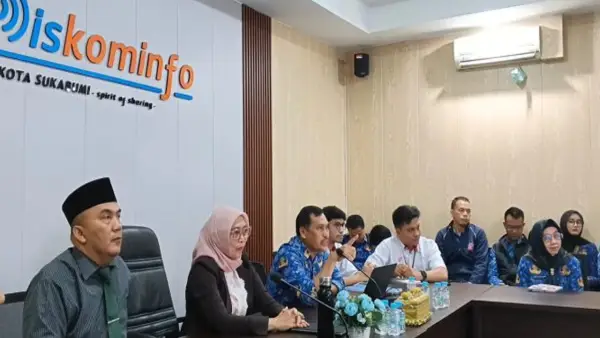 Rapat evaluasi layanan internet satu pintu di ruangan rapat Kantor Diskominfo dihadiri pihak provider, serta perwakilan dari berbagai perangkat daerah pada Pemerintah Kota Sukabumi, pada 20 Mei 2026 | Foto : dok. kominfo