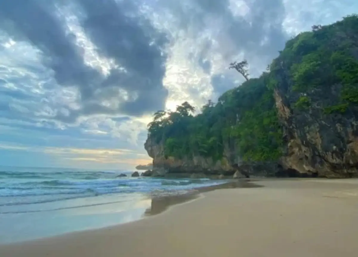 Menjelajahi Pantai Goa Langir di Banten, Surga Tersembunyi yang Tidak Jauh dari Sukabumi