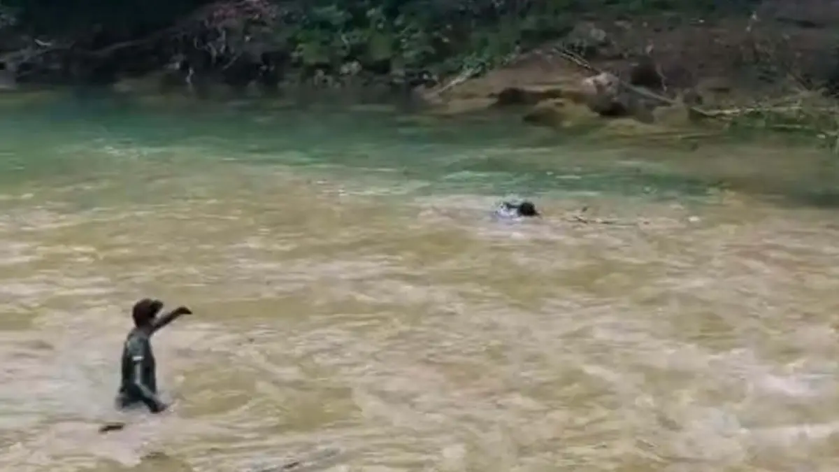 Curug Cikaso Sukabumi Diterjang Banjir Bandang, 2 Pelajar Sempat Hanyut Terseret Arus