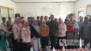 Wakil Ketua Komisi II DPRD Pemprov Jabar Lina Ruslinawati dalam kegiatan pengawasan penyelenggaraan pemerintahan di Kantor Desa Pangkalan, Kecamatan Cikidang, Kabupaten Sukabumi, Sabtu (23/5/2026). (Sumber : SU/Ibnu Sanubari).