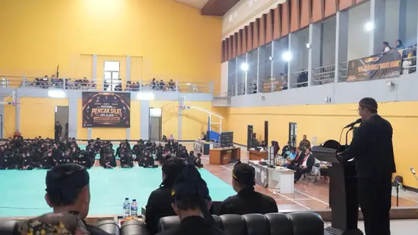 Bupati Sukabumi, Asep Japar saat membuka festival Pencak Silat Pelajar di GOR Cisaat. Minggu (24/5/2026). (Sumber: Dokpim)