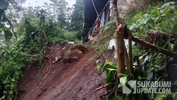 Tebing longsor di Kecamatan Ciambar Kabupaten Sukabumi, Minggu (24/5/2026) sore. (Sumber Foto: P2BK Ciambar)