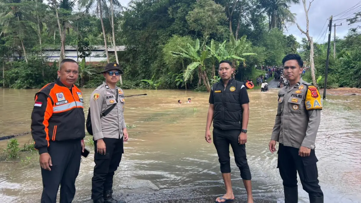 Luapan Sungai Cikaso Lumpuhkan Jalan Sagaranten–Cidolog Selama Empat Jam