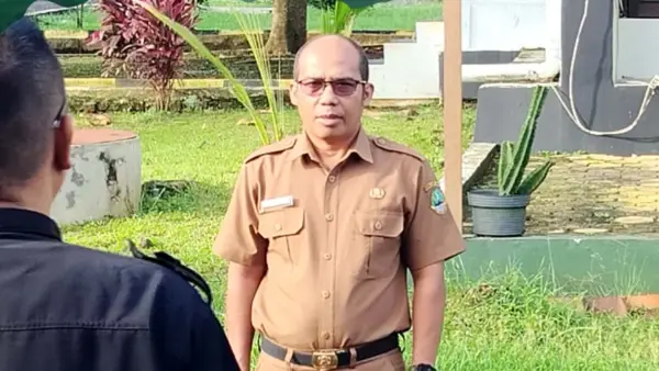 Ketua Tim Pengembangan Alsintan UPTD BP Mektan Jabar, Tatang Sulaiman, saat memimpin apel pagi rutin di halaman kantor dinas pada Senin (25/5/2026). (Sumber Foto: Dok. BP Mektan Jabar)