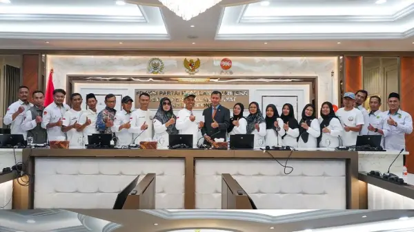 Anggota DPR RI Fraksi PKS, drh Slamet, menerima aspirasi PGMM Kabupaten Sukabumi pada Rabu (20/5/2026). | Foto: Istimewa