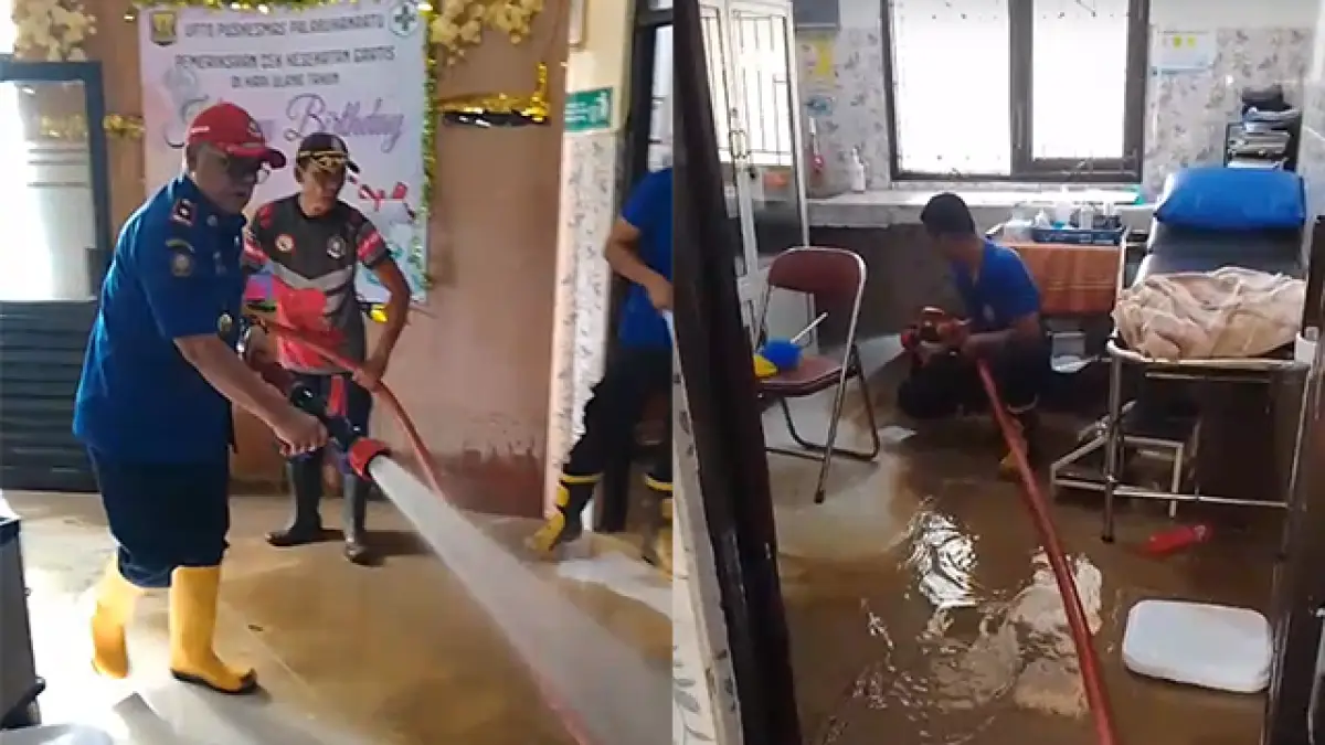 Pasca Banjir, Personel Damkar Bahu-Membahu Bersihkan Puskesmas Palabuhanratu dari Lumpur