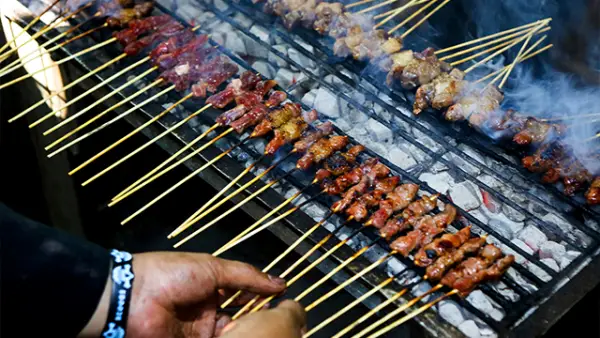 Ilustrasi sate kambing. (Sumber : pexels.com/@kevin yung).