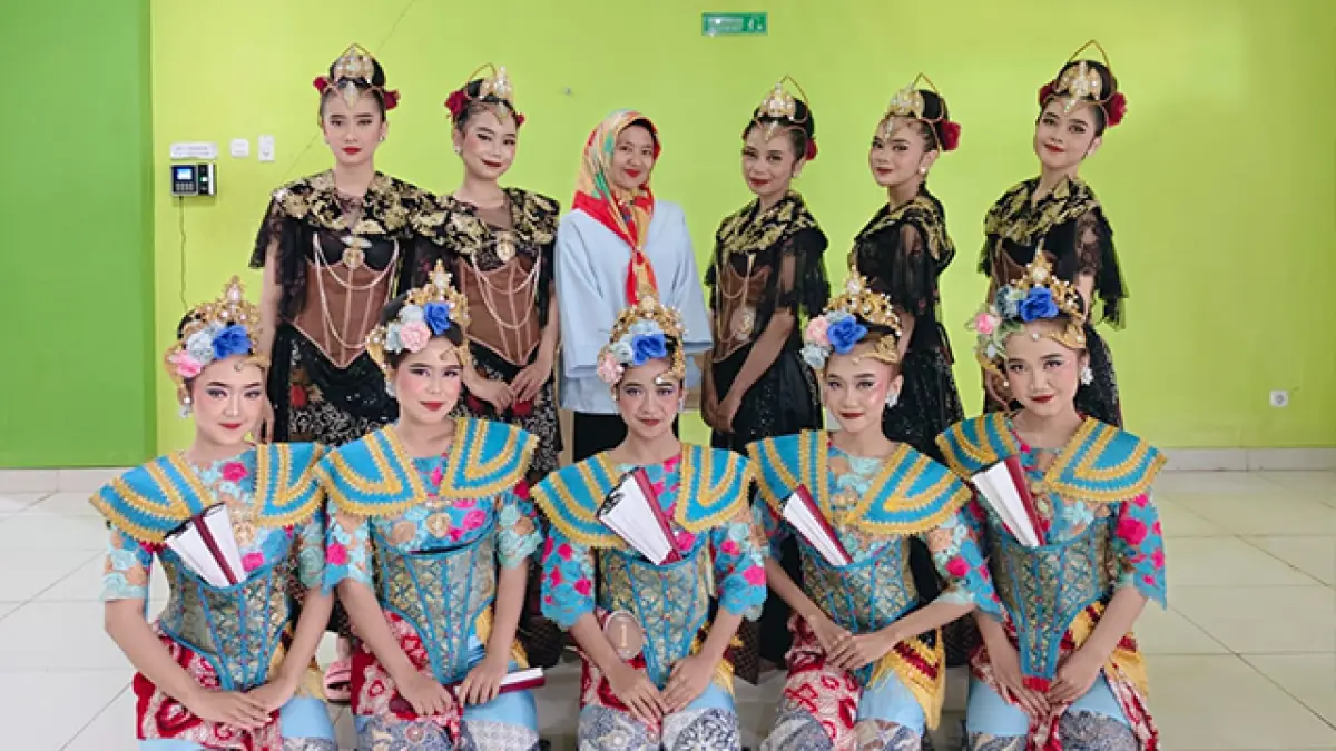 Unit Kegiatan Mahasiswa (UKM) Lingkung Seni atau Lisensi Nusa Putra University (NPU).