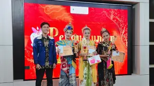 UKM Lingkung Seni atau Lisensi Nusa Putra University (NPU), saat meraih piala penghargaan di Event Harmoni Budaya Festival IPB Tahun 2026. (Sumber : Istimewa.)