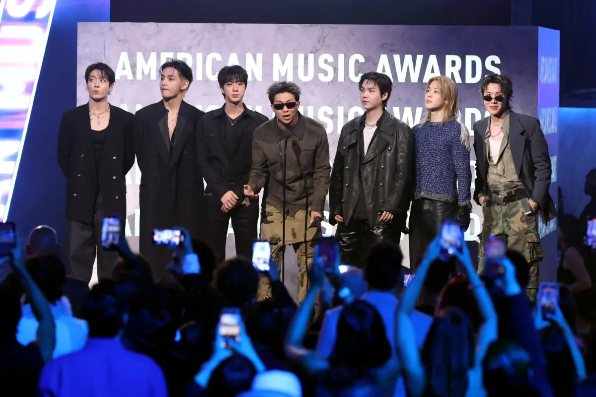 Comeback Pecah! BTS Raih Artist of the Year di American Music Awards 2026