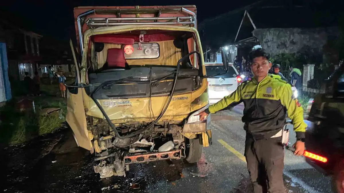 Kronologi 2 Truk Adu Banteng di Parungkuda Sukabumi Saat Malam Takbiran, 3 Orang Luka