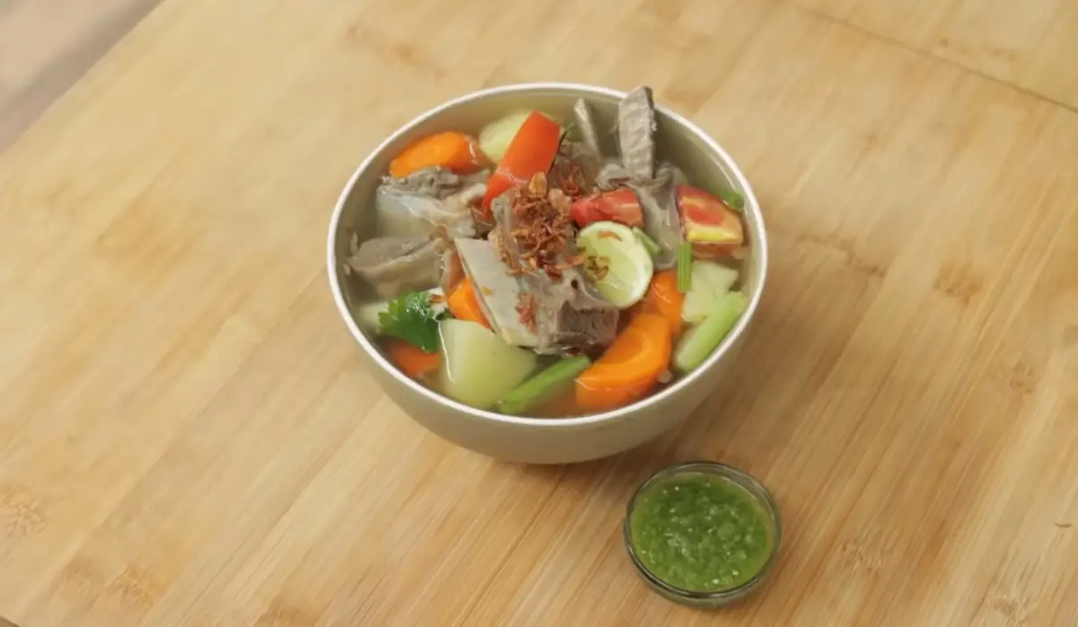 Resep Sup Iga Berkuah Bening, Hidangan Idul Adha yang Pedas Menyegarkan