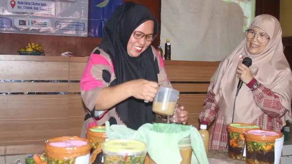 Warga Cisolok Sukabumi saat mengikuti Program Pasisian Tangguh yang digelar Sahabat Remaja Community. (Sumber Foto: Dok. Sahabat Remaja Community)