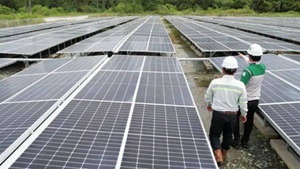 Pemasangan Solar PV Roll Up di Suaran, Kalimantan Timur. (Sumber : Istimewa.).
