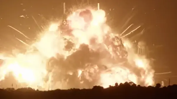 Roket Blue Origin Milik Jeff Bezos Meledak saat Uji Coba. (Sumber : Screenshot YouTube/@Spaceflight Now.).