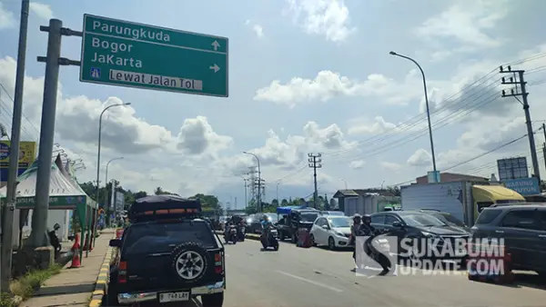 Arus kendaraan dari arah Jakarta dan Bogor menuju Sukabumi meningkat saat long weekend, Sabtu (30/5/2026). (Sumber : SU/Ibnu Sanubari).