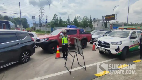 Satlantas Polres Sukabumi siagakan petugas di titik kepadatan arus lalulintas long weekand, Sabtu (30/5/2026) | Foto : Ibnu Sanubari