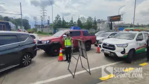 Satlantas Polres Sukabumi siagakan petugas di titik kepadatan arus lalulintas long weekand, Sabtu (30/5/2026) | Foto : Ibnu Sanubari