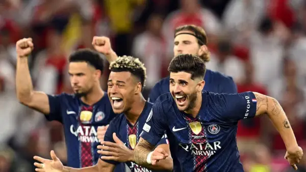 Selebrasi Desire Doue dan Beraldo setelah memastikan PSG menjadi juara Liga Champions musim ini. (Sumber: web/en.as.com)