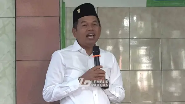 Gubernur Jabar Dedi Mulyadi (KDM) saat memberikan sambutan selepas Salat Idul Adha di Kota Banjar. (Sumber Foto: YouTube Lembur Pakuan)