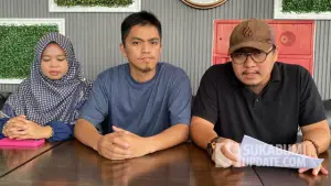 Ahmad Abdur Rauf (30) dan istrinya, Indah Febriani didampingi Kuasa Hukum Advokat Mohammad saat diwawancarai. Senin (1/6/2026). (Sumber: SU/Asep Awaludin)