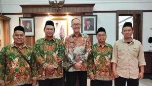Jajaran Pengurus FKDT Kota Sukabumi saat audiensi dengan Wali Kota Sukabumi Ayep Zaki | Foto : dok. FKDT