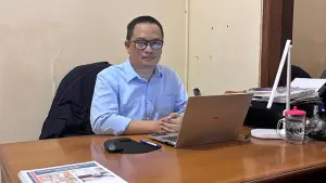 Kepala Cabang Perumda BPR Sukabumi Cabang Cicurug, Andria Kemal, menjelaskan layanan SIMPEN yang memudahkan masyarakat mengakses informasi dan pendaftaran produk tabungan maupun kredit secara digital. (Sumber : Istimewa.).