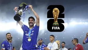Selebrasi Frans Putros setelah berhasil membawa Persib Bandung menjadi juara Super League (Sumber: Instagram/@fransputros)
