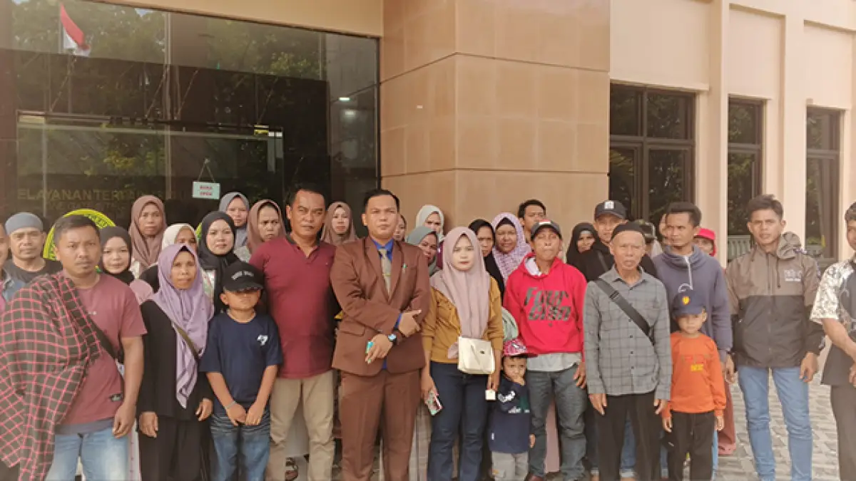 Sidang perdana kasus kematian lansia di Jampangkulon di Pengadilan Negeri Cibadak, pada Rabu (3/6/2026), di padati warga.