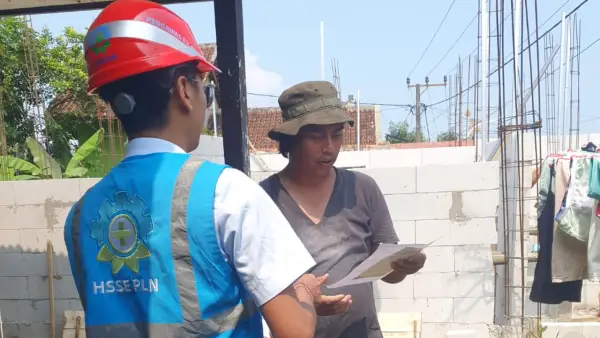 kegiatan edukasi dan sosialisasi mengenai potensi bahaya sentuh aliran listrik kepada masyarakat di wilayah kerja PLN ULP Pelabuhan Ratu. (Sumber: Istimewa)