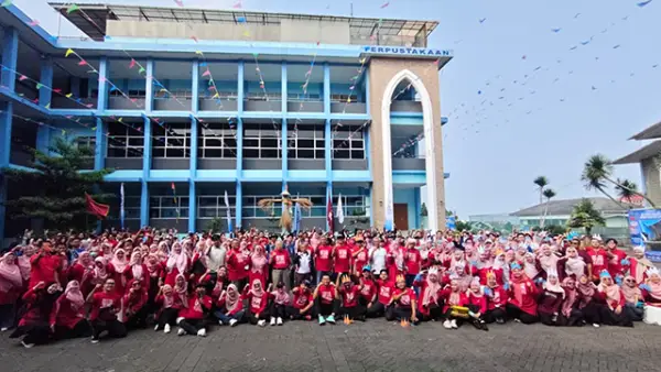 Sivitas akademika Universitas Muhammadiyah Sukabumi saat acara Kick Off dan Refleksi Milad ke-23 UMMI yang digelar pada Rabu (3/6/2026) di lingkungan Kampus UMMI. (Sumber : Istimewa.)