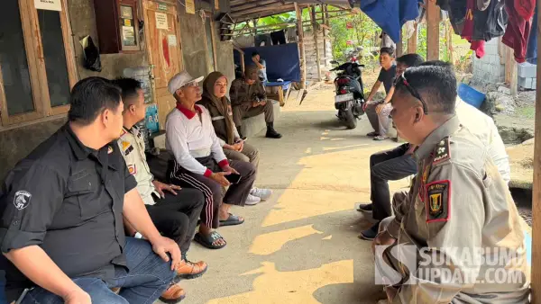 Petugas Satpol PP Kabupaten Sukabumi saat melakukan klarifikasi kepada pemilik peternakan ayam yang diadukan pakai gas melon. (Sumber Foto: Dok. Satpol PP)