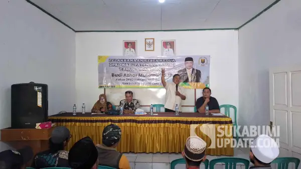 Ketua DPRD Kabupaten Sukabumi Budi Azhar Mutawali saat menggelar reses di Cidolog, Kamis (4/6/2026). (Sumber Foto: SU/Ragil Gilang)