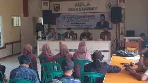 Anggota DPRD Kabupaten Sukabumi Rudi Heryanto saat menggelar Reses di Aula Desa Cijurey, Kamis (4/6/2026). Turut hadir Camat Gegerbitung Sri Yuliani dan Kades Cijurey Asep Suhendar. (Sumber Foto: Istimewa)