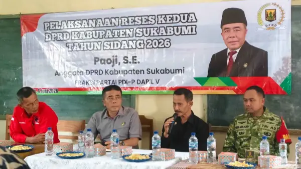 Anggota DPRD Kabupaten Sukabumi dari Fraksi PDI Perjuangan, Paoji saat menggelar reses di Dapil V. (Sumber Foto: Istimewa)